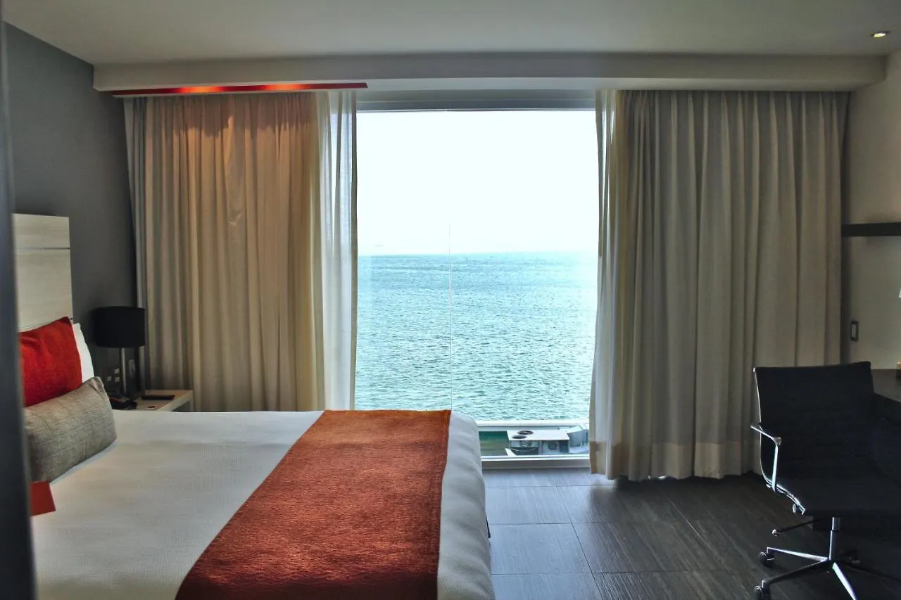 Real Inn Cancún 4*,