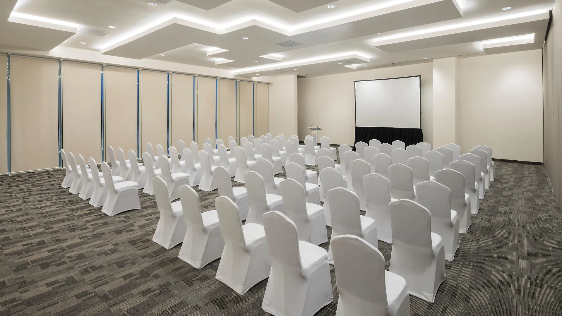 Real Inn Cancún 4*,