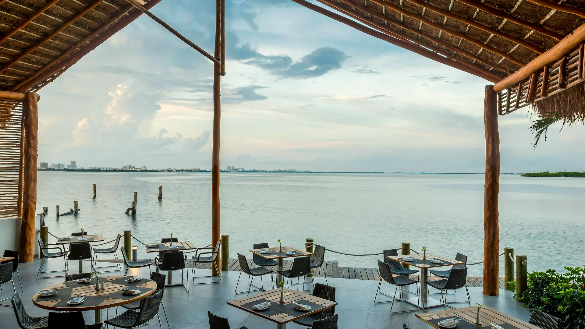 Real Inn Cancún 4*,