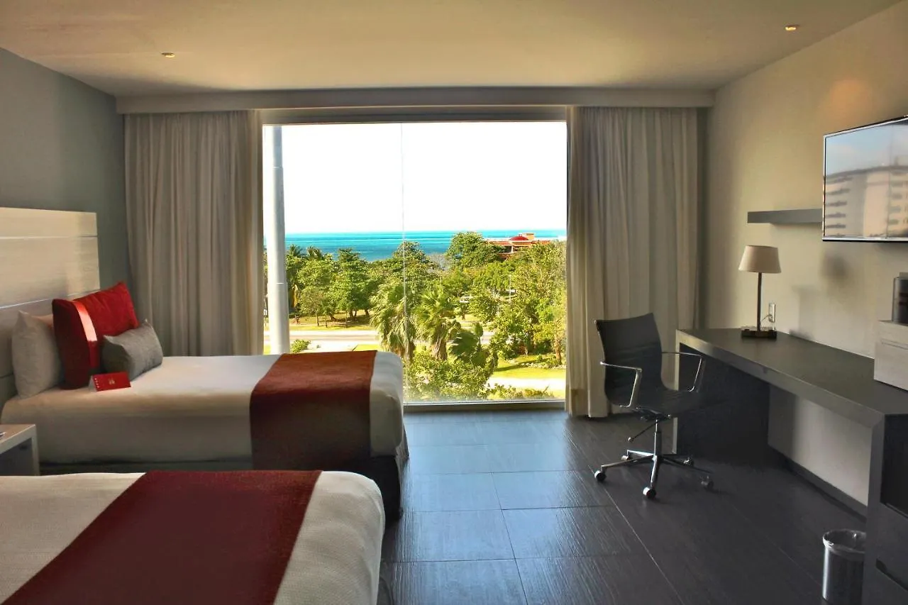 Real Inn Cancún 4*,