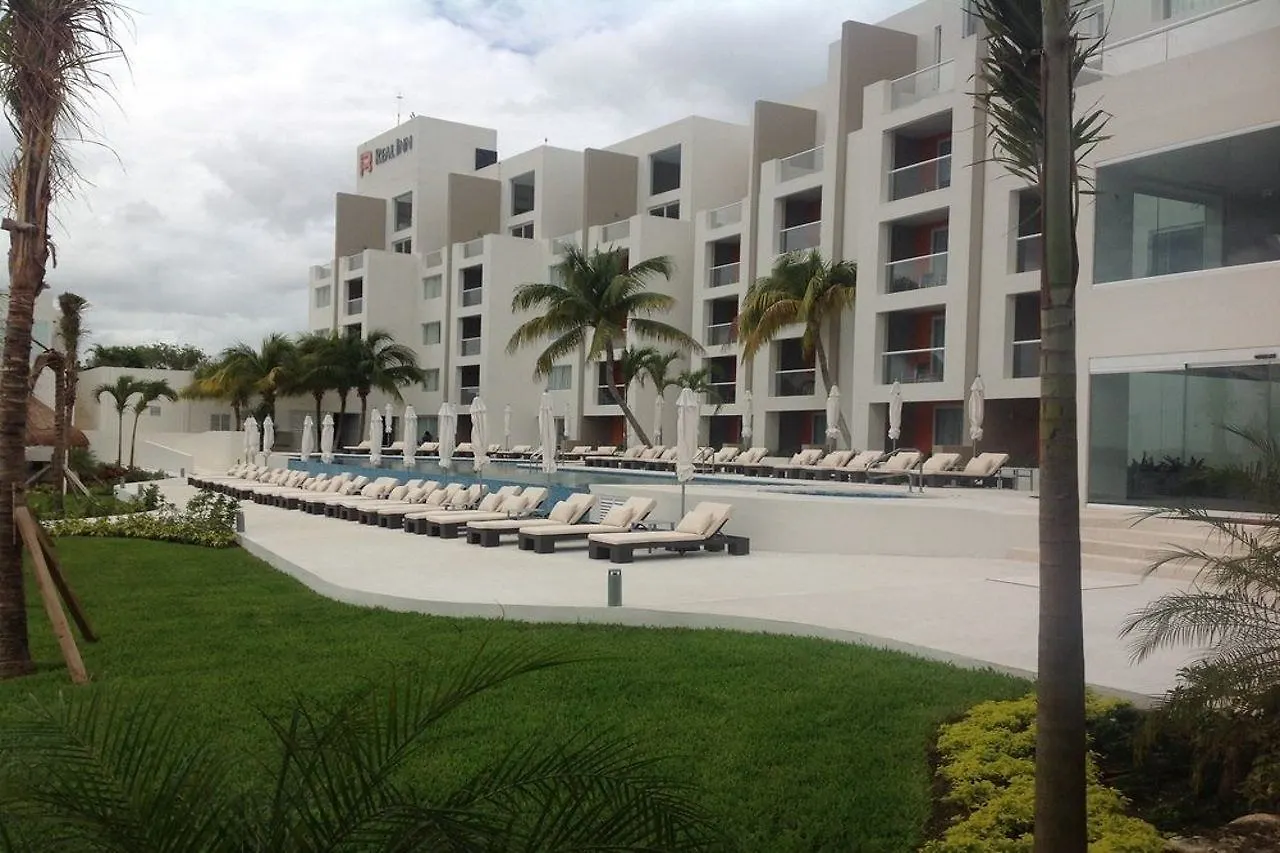 Real Inn Cancún 4*,